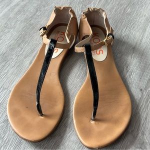 Michael Kors Women’s Tan & Black Leather Flat T Strap Sandals